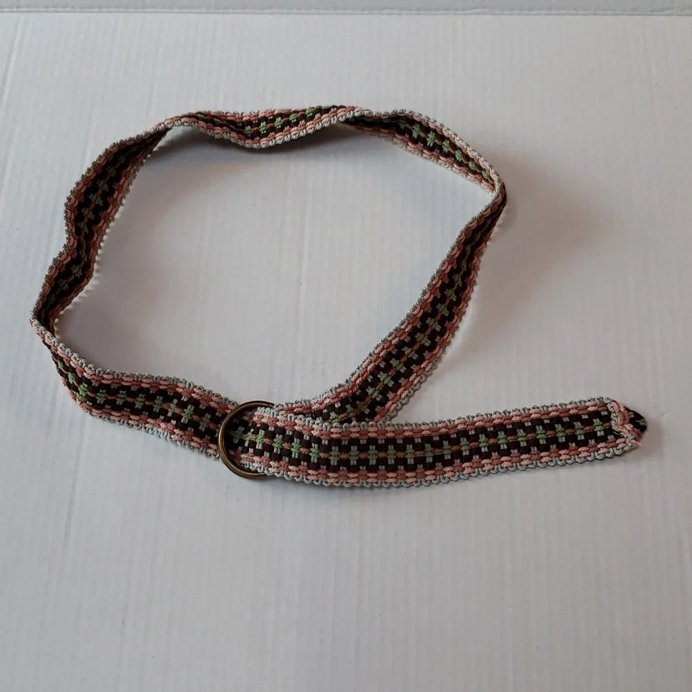 Woven D ring belt.
